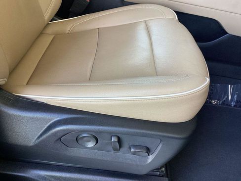 Used 2024 Chevrolet Suburban Premier RWD image 19