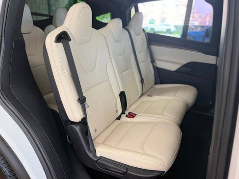 Used 2023 Tesla Model X AWD/4WD image 19