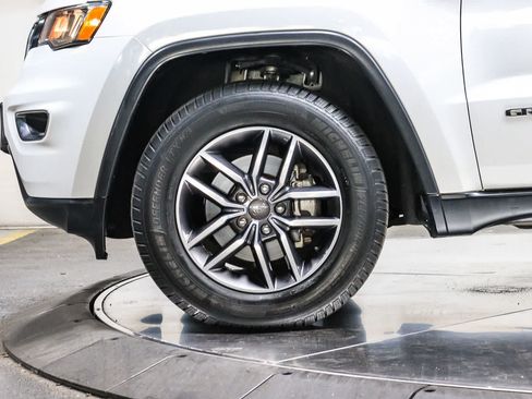 Used 2019 Jeep Grand Cherokee Laredo w/ Security & Convenience Group AWD/4WD image 9