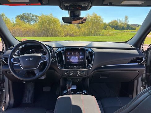 Used 2023 Chevrolet Traverse RS image 22