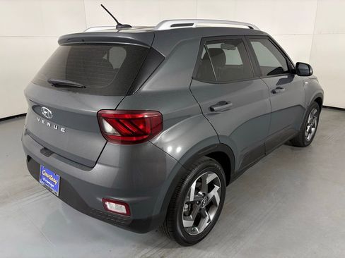 Used 2025 Hyundai Venue SEL FWD image 10