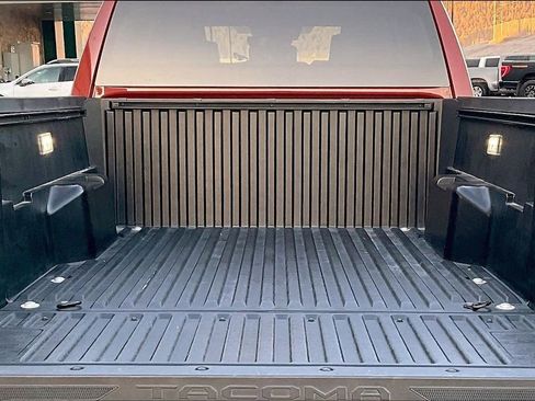 Used 2025 Toyota Tacoma TRD Off-Road image 18