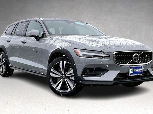 New 2026 Volvo V60 B5 Cross Country Plus w/ Protection Package Premier AWD/4WD image 2