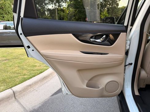Used 2019 Nissan Rogue SL w/ Premium Package AWD/4WD image 30