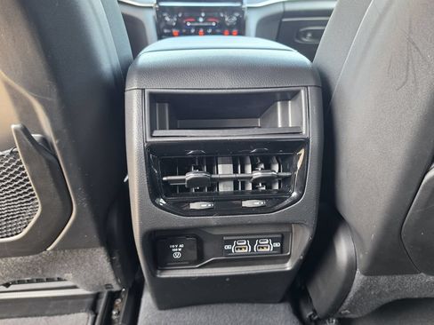 Used 2023 Jeep Grand Cherokee Altitude RWD image 22