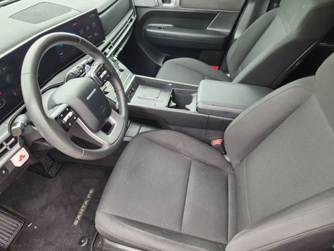 Used 2024 Hyundai Santa Fe SE FWD image 2