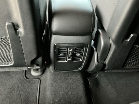 Used 2020 Jeep Grand Cherokee Laredo w/ 18" Wheel & 8.4" Radio Group image 28