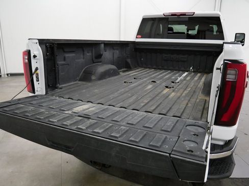 Used 2025 GMC Sierra 3500 SLT w/ SLT Premium Package image 40