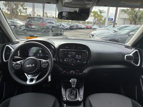 Used 2025 Kia Soul LX w/ LX Technology Package image 31