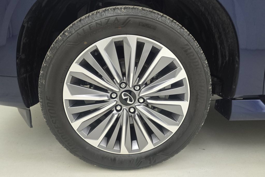 Used 2025 INFINITI QX80 Sensory AWD/4WD image 11