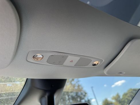 Used 2020 Tesla Model Y Long Range image 31