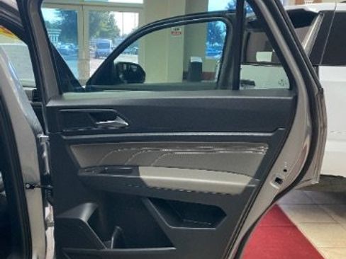 Used 2022 Volkswagen Atlas Cross Sport SE AWD/4WD image 11