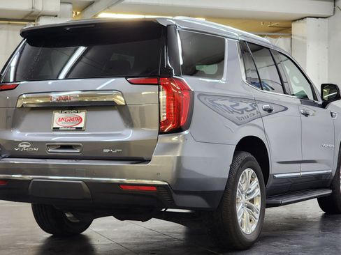 Used 2022 GMC Yukon SLT w/ SLT Premium Package image 3