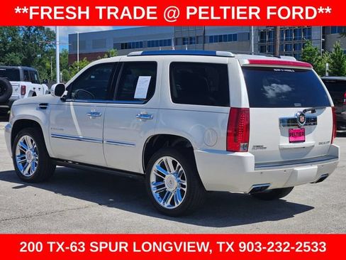 Used 2013 Cadillac Escalade Platinum RWD image 4