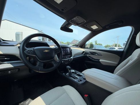Used 2023 Chevrolet Traverse LT FWD image 17