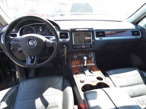 Used 2012 Volkswagen Touareg Executive image 10