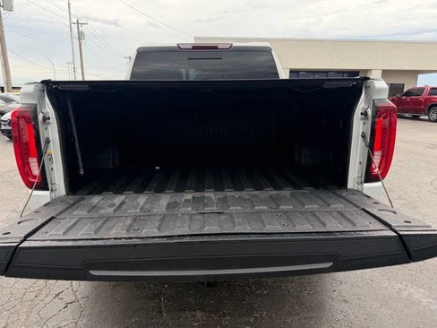 Used 2021 GMC Sierra 1500 SLT w/ SLT Premium Plus Package AWD/4WD image 18
