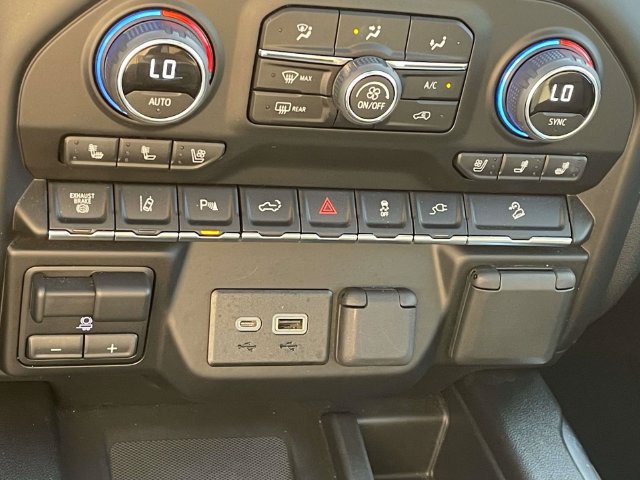 Used 2022 Chevrolet Silverado 3500 High Country w/ Z71 Off-Road Package AWD/4WD image 20