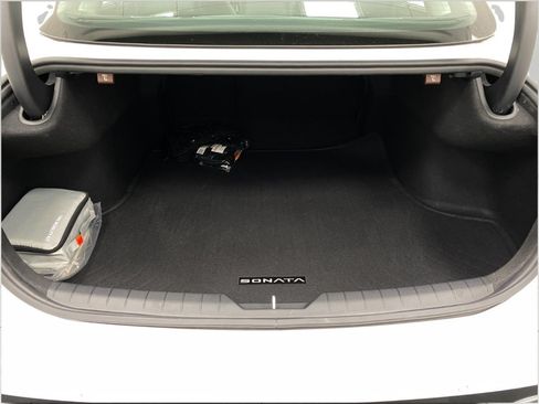 Certified 2025 Hyundai Sonata Limited FWD image 5