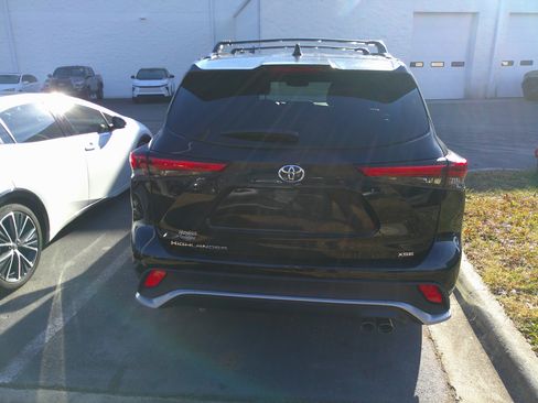 Used 2023 Toyota Highlander XSE image 8