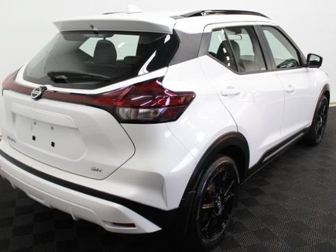Used 2021 Nissan Kicks SR w/ SR Premium Package FWD image 6