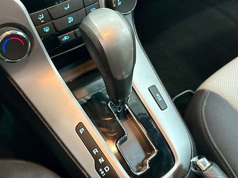 Used 2014 Chevrolet Cruze LS FWD image 13