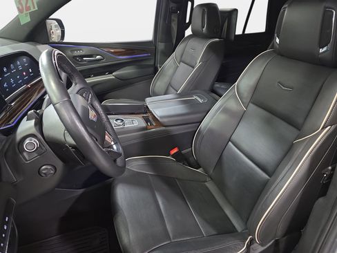 Used 2024 Cadillac Escalade Premium Luxury image 15