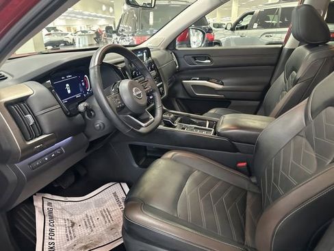 Used 2025 Nissan Pathfinder Platinum w/ Cargo Package FWD image 9