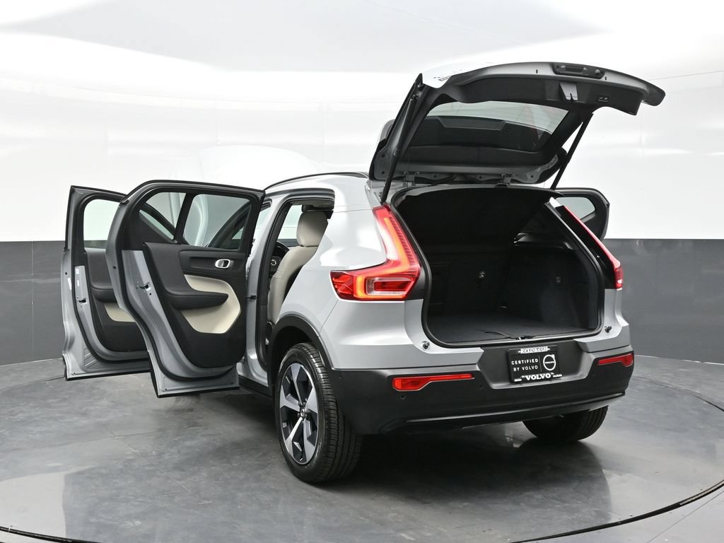 Used 2026 Volvo XC40 B5 Plus AWD/4WD image 44