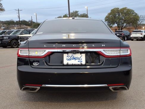 Used 2017 Lincoln Continental Select image 10