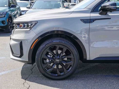 Certified 2023 Kia Sorento SX image 9
