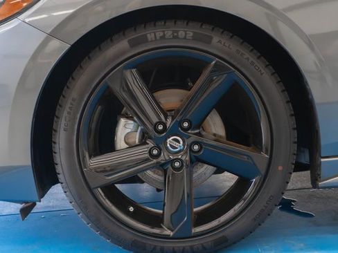 Used 2022 Nissan Sentra SR w/ Trunk Package FWD image 2