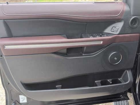 Used 2024 Ford Expedition Limited AWD/4WD image 11