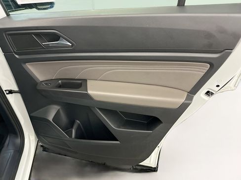 Used 2022 Volkswagen Atlas Cross Sport SE image 31