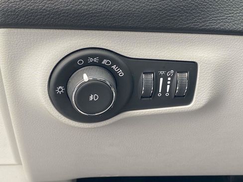 Used 2019 Jeep Compass Latitude image 18