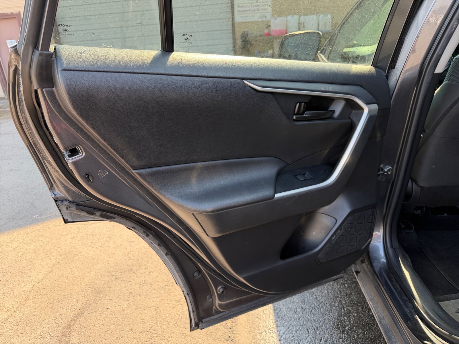 Used 2023 Toyota RAV4 LE AWD/4WD image 25