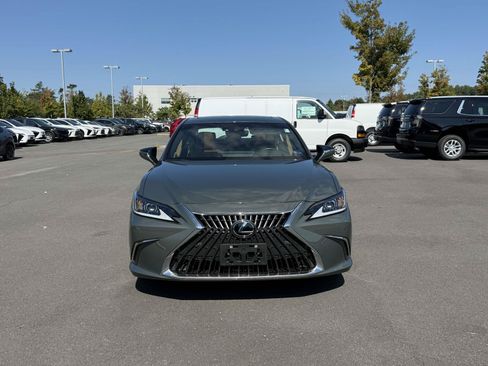 Used 2025 Lexus ES 350 w/ Premium Package FWD image 6