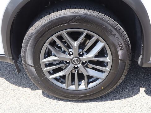 Used 2024 Nissan Rogue S FWD image 14