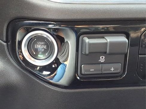 Used 2025 Chevrolet Silverado 1500 LT AWD/4WD image 18