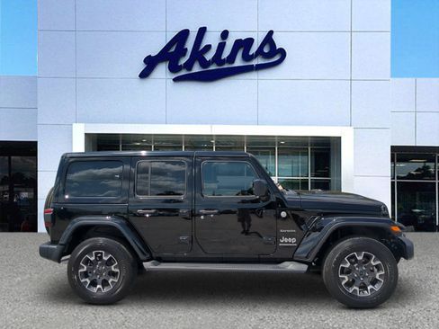 Used 2024 Jeep Wrangler Unlimited Sahara w/ Technology Group AWD/4WD image 1