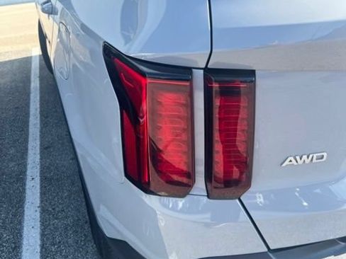 Used 2022 Kia Sorento S AWD/4WD image 11