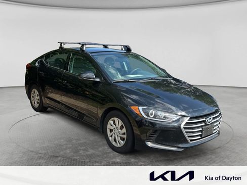 Used 2017 Hyundai Elantra SE FWD image 3