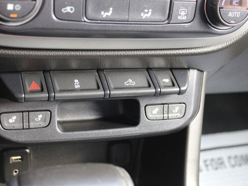 Used 2015 Chevrolet Colorado LT w/ Luxury Package image 31