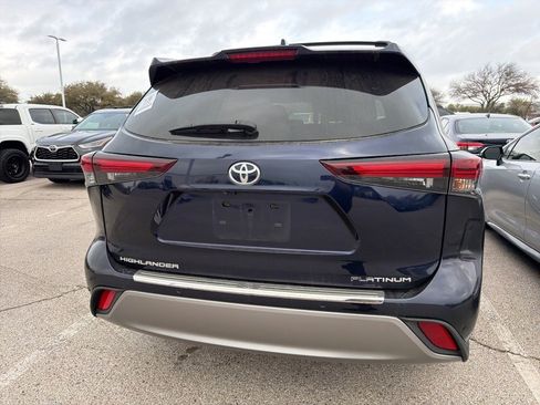 Used 2024 Toyota Highlander Platinum image 4