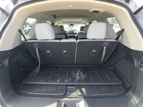 Used 2024 Honda Pilot Touring image 15