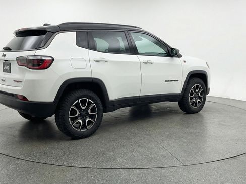Used 2025 Jeep Compass Trailhawk AWD/4WD image 9