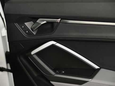 Certified 2025 Audi Q3 2.0T Premium w/ Convenience Package image 9