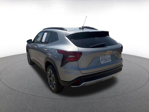 Used 2025 Chevrolet Trax LT image 11