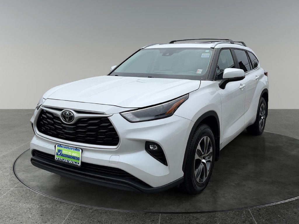 Used 2023 Toyota Highlander XLE AWD/4WD image 3