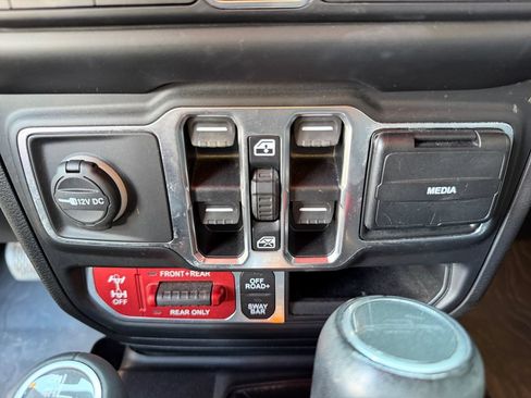 Used 2020 Jeep Gladiator Rubicon AWD/4WD image 16
